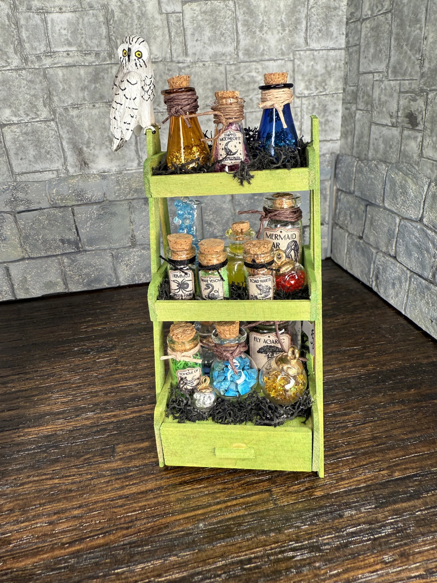 Green Three Tiered Spell Shelf with Owl - 1:12 Scale
