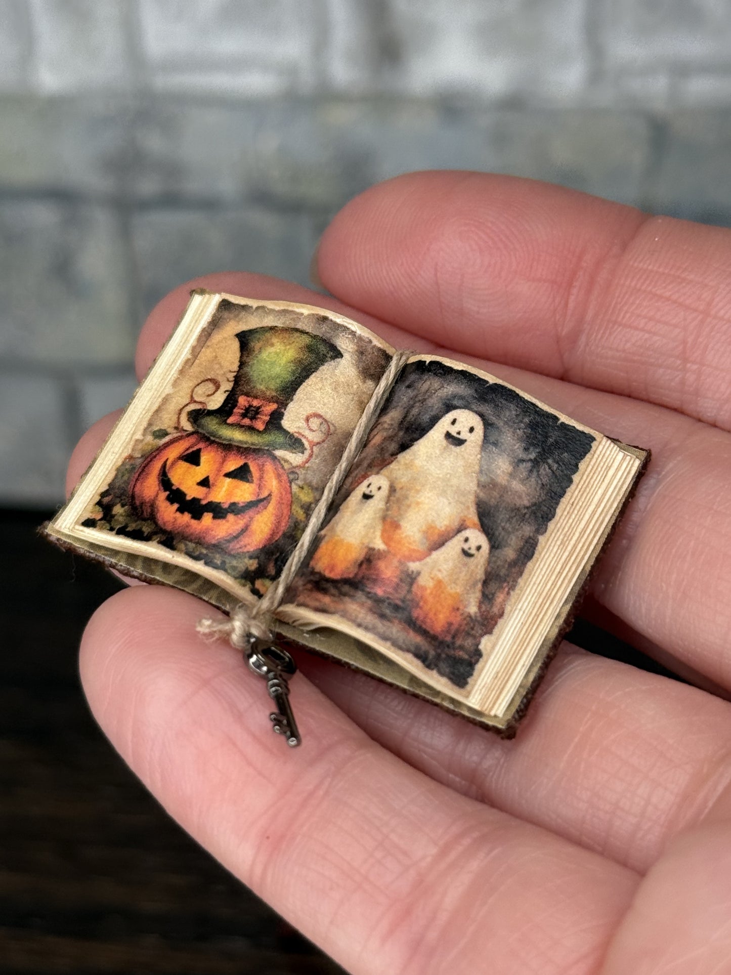 Jack-o-Lantern in top hat with ghost family Open Book - 1:12 Scale