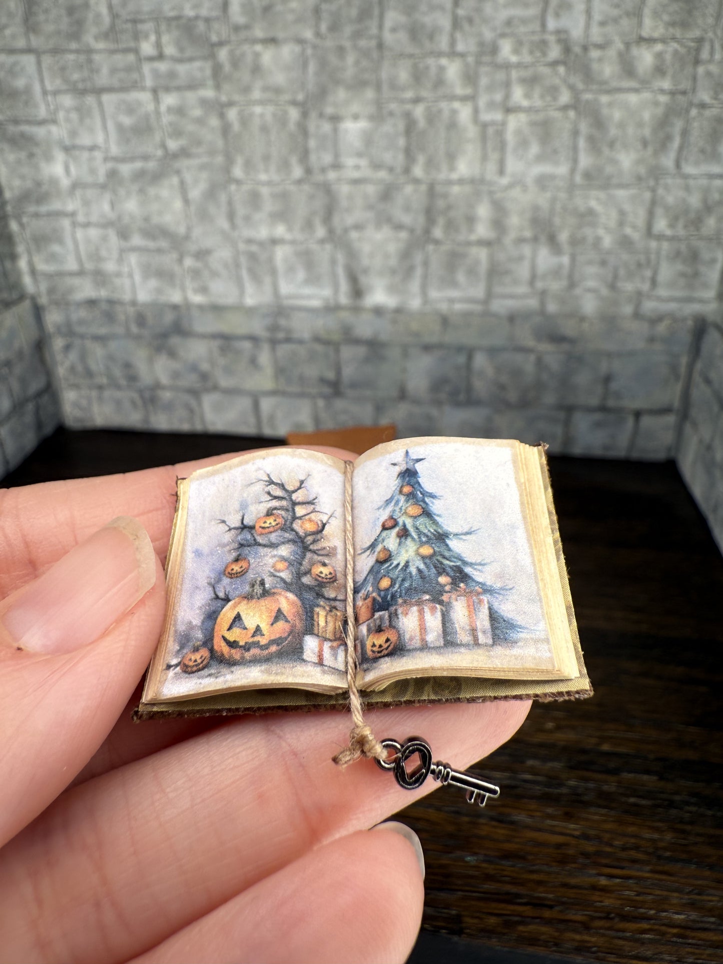 Hallowmas Tree and Jack-o-lanterns Open Book - 1:12 Scale