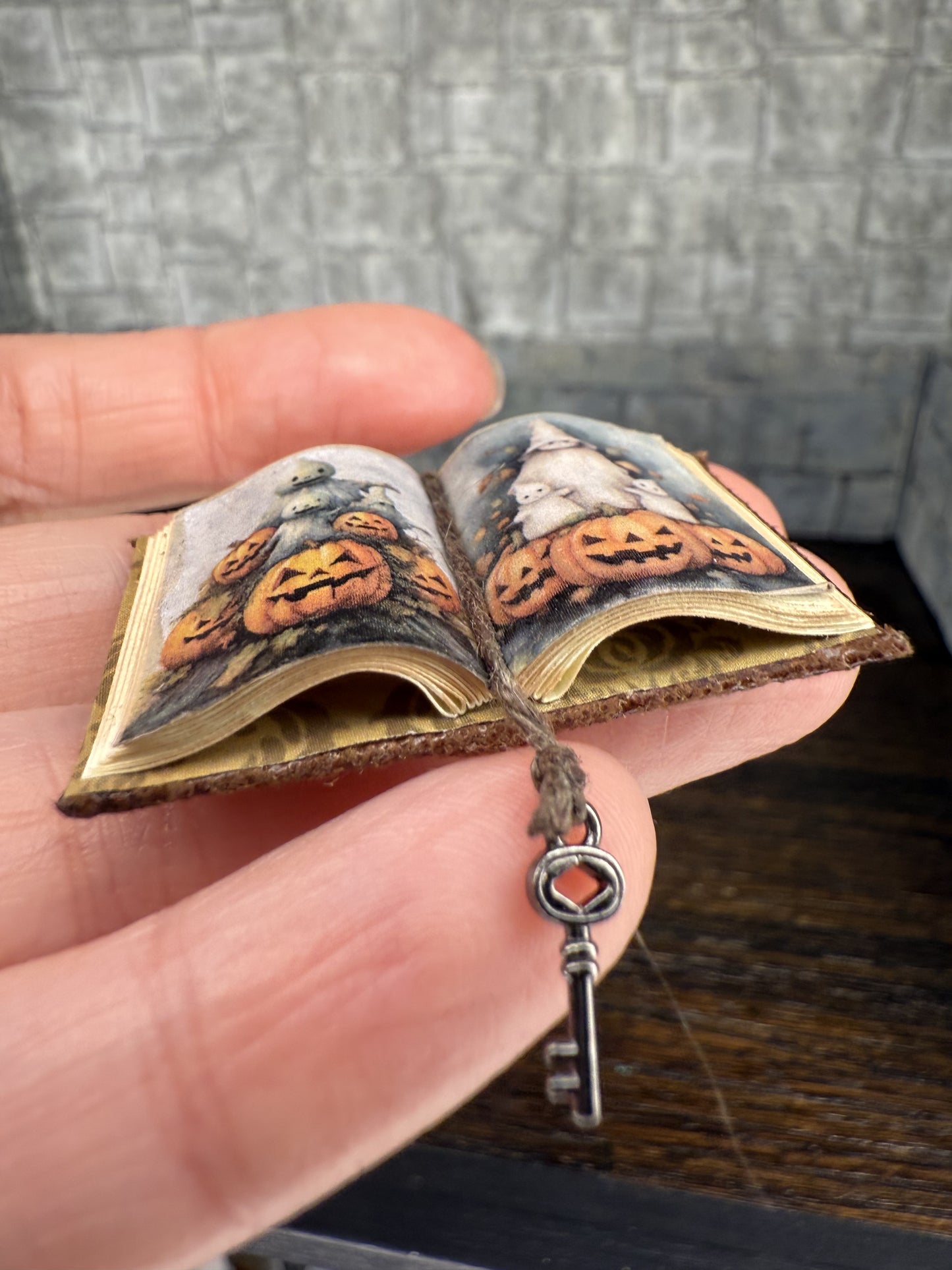 Cute Ghosts and Jack-o-lanterns Open Book - 1:12 Scale