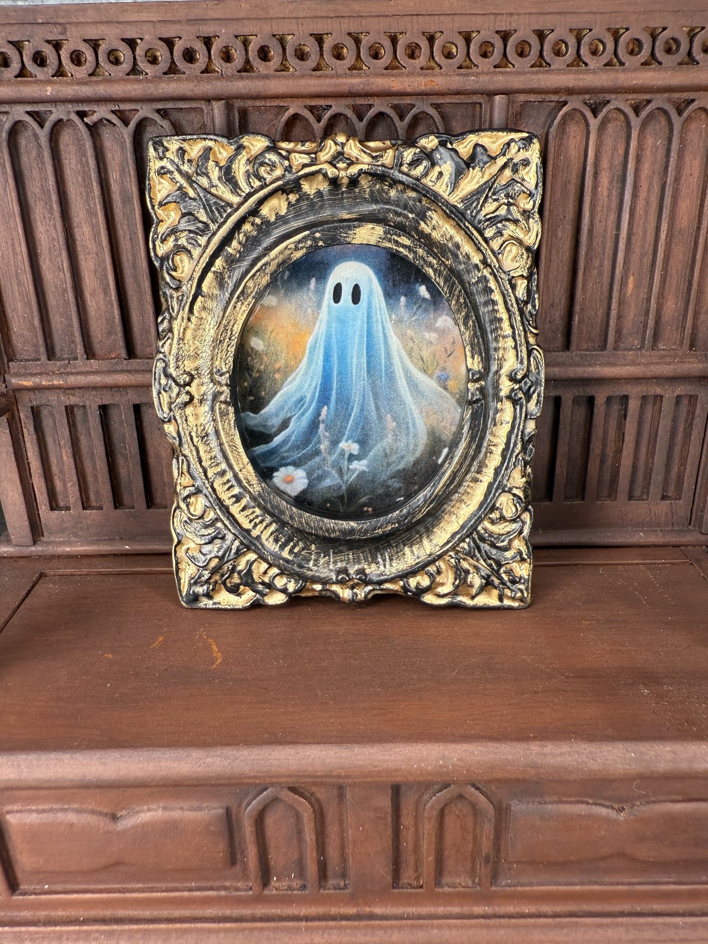Ghost with Daisies - 1:12 Scale