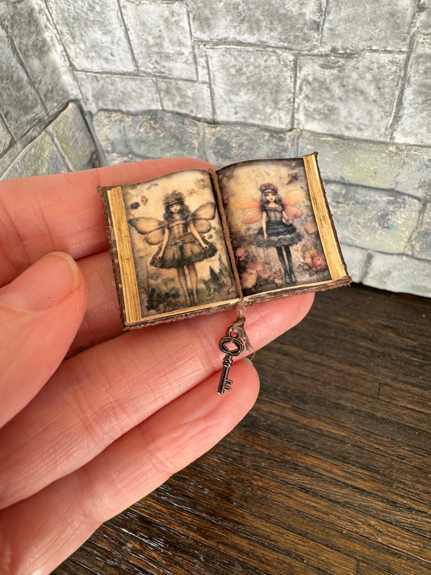 Old World Fairies Open Book - 1:12 Scale