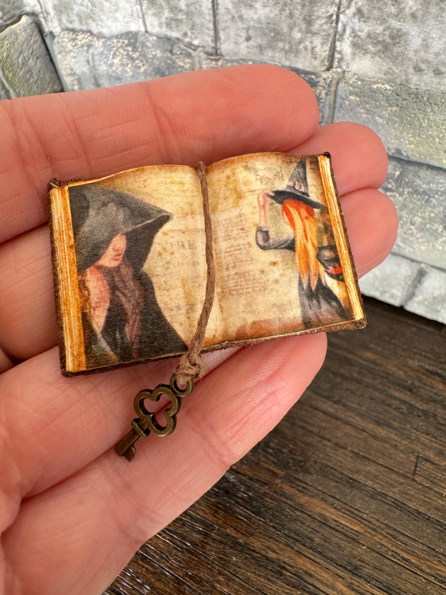 Hooded Witch with Blond Witch Open Book - 1:12 Scale