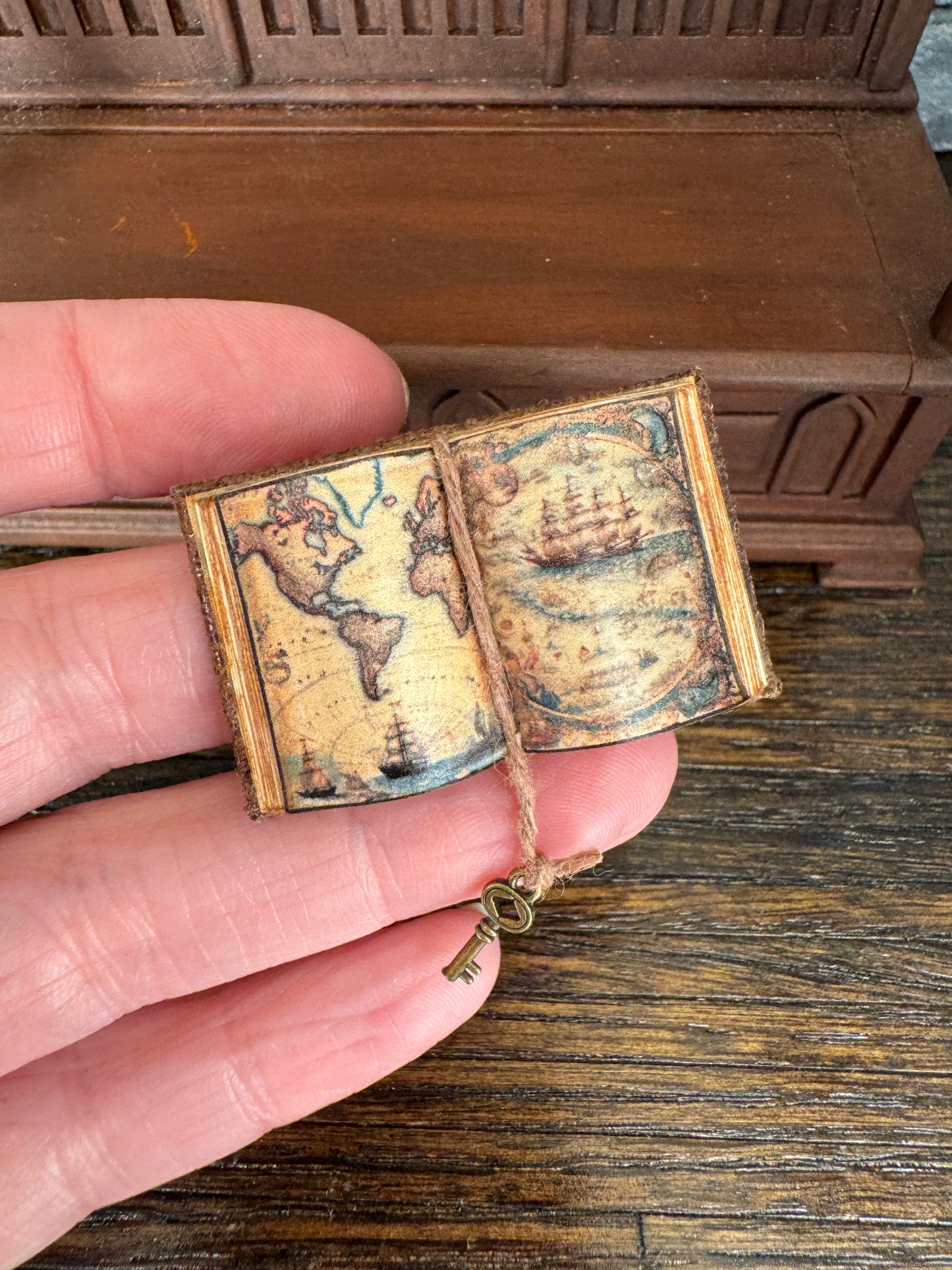 Pirate Ship Sea Map Open Book - 1:12 Scale