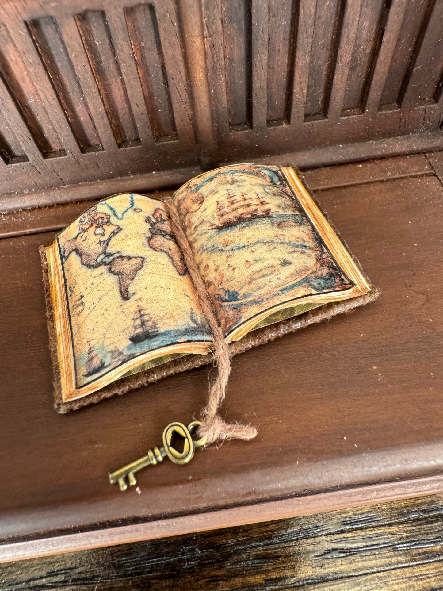 Pirate Ship Sea Map Open Book - 1:12 Scale