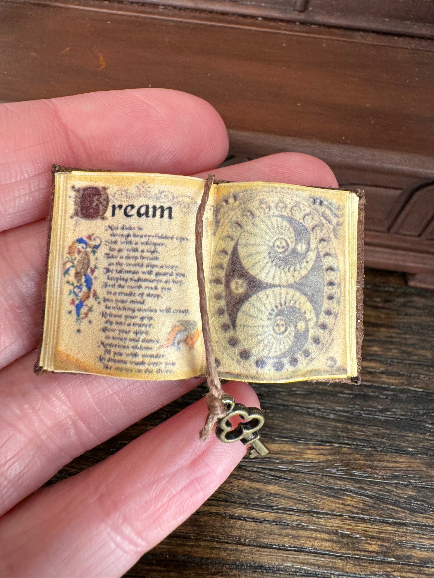 Dream Spell Open Book - 1:12 Scale