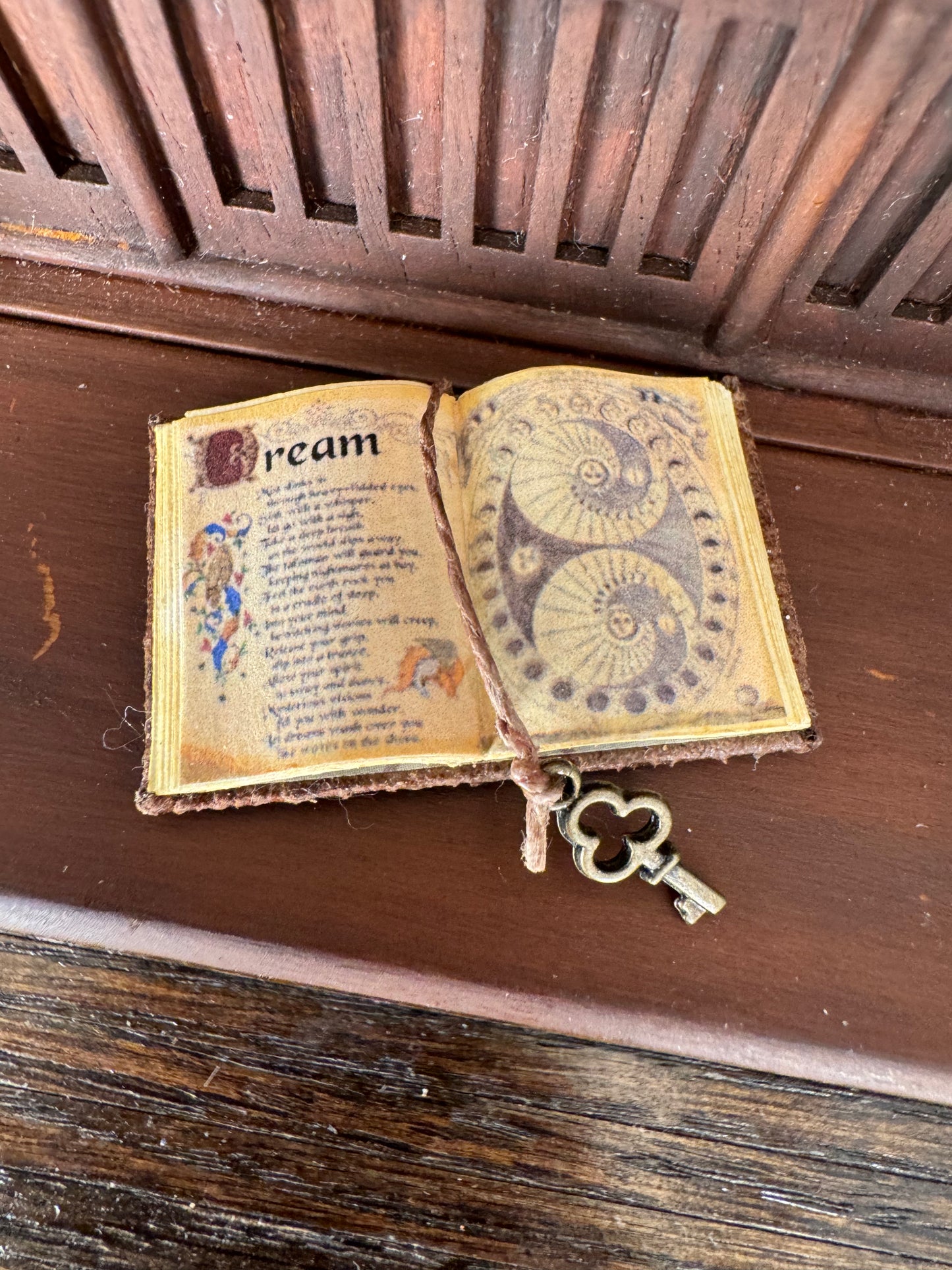 Dream Spell Open Book - 1:12 Scale