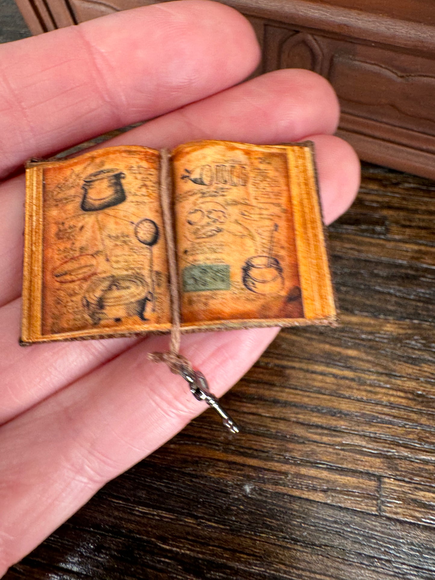 Old World Spell Casting Potion Open Book - 1:12 Scale