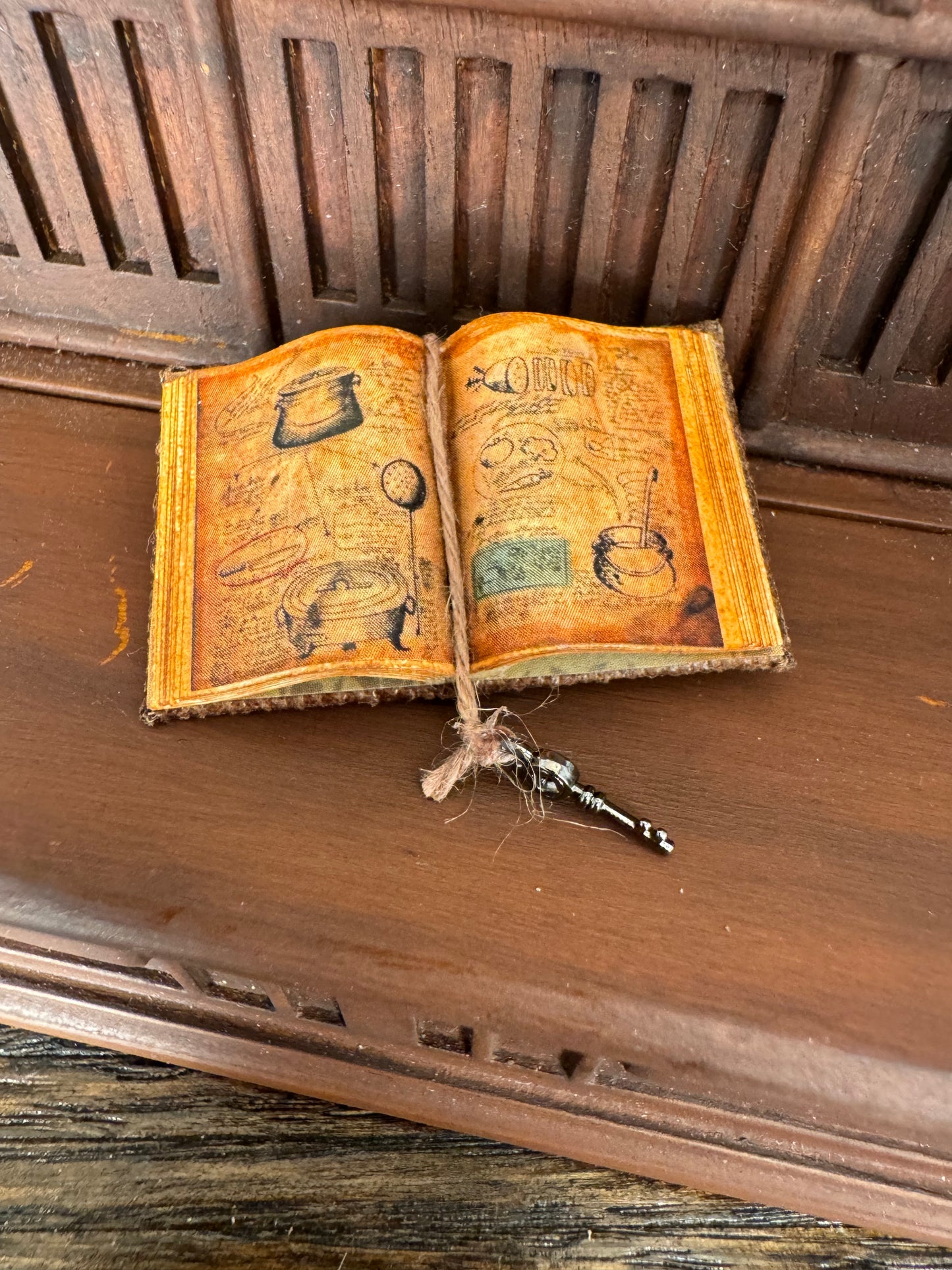 Old World Spell Casting Potion Open Book - 1:12 Scale