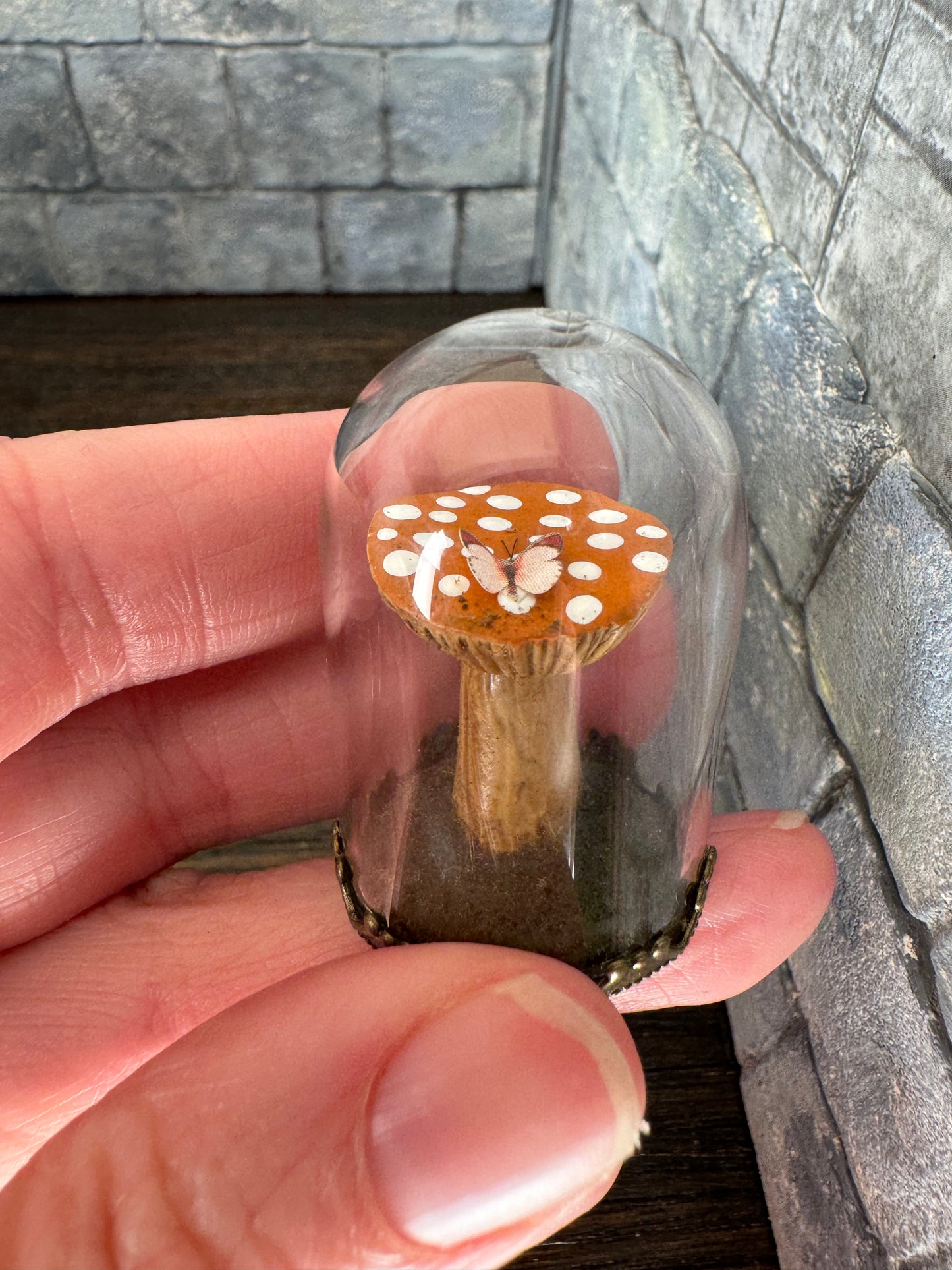 Mushroom with a Butterfly Under a Dome - 1:12 Scale