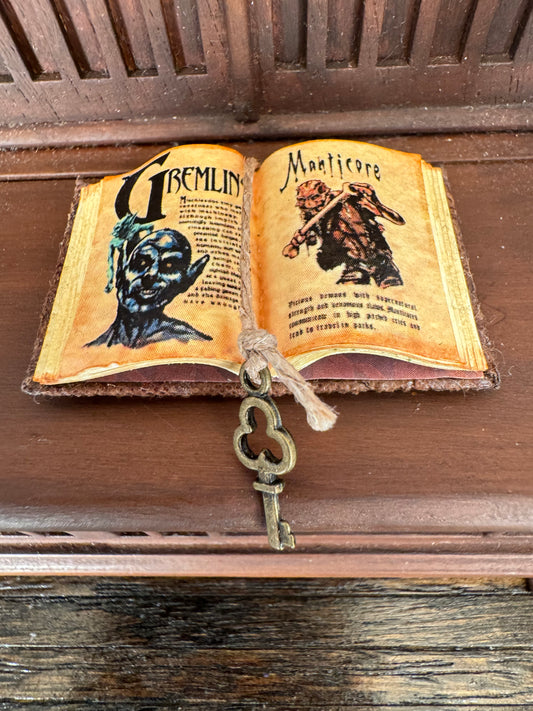 Book of Shadows Gremlins and Manticore Open Book - 1:12 Scale