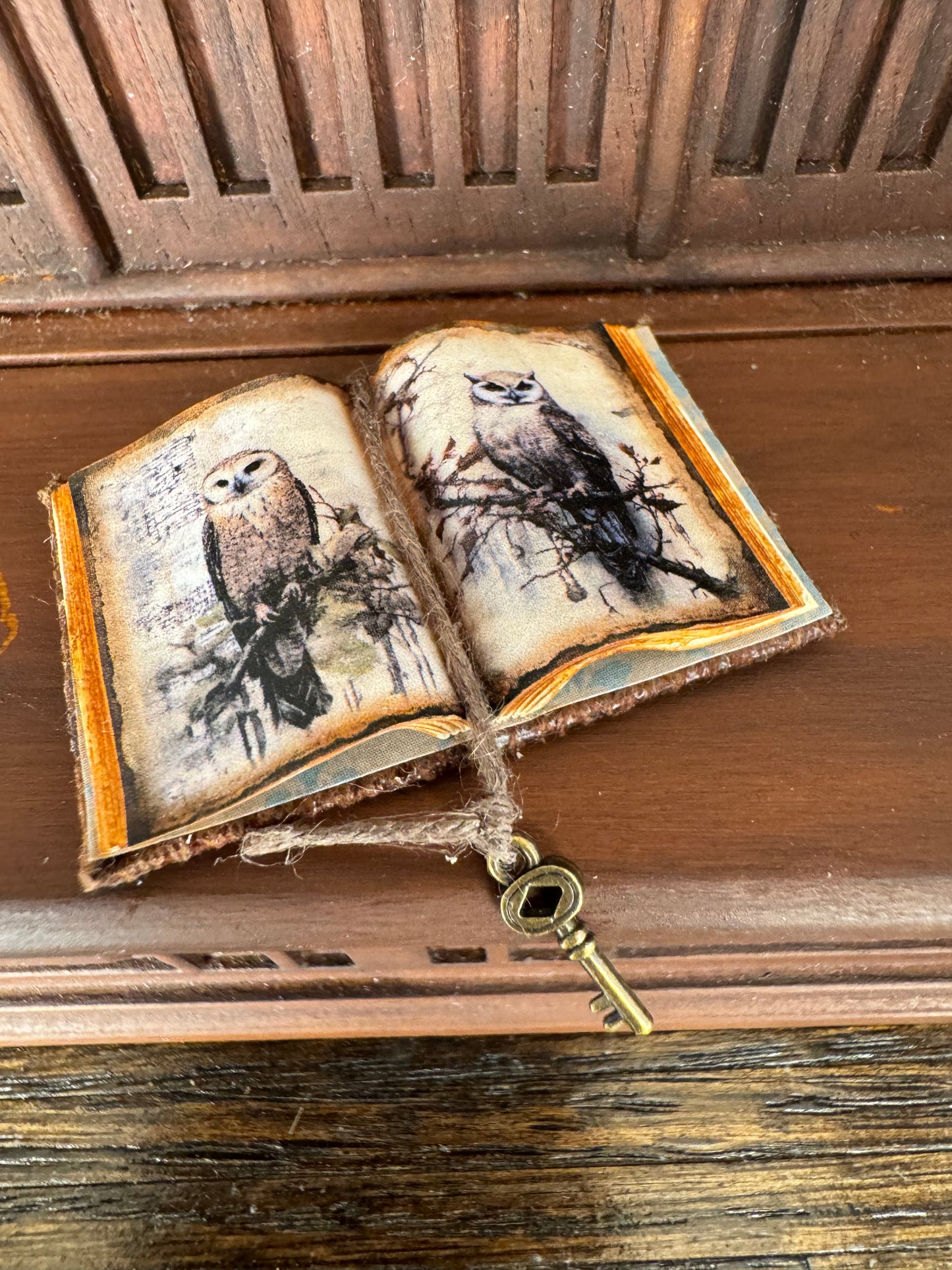 Owls on Tree Branches Open Book - 1:12 Scales