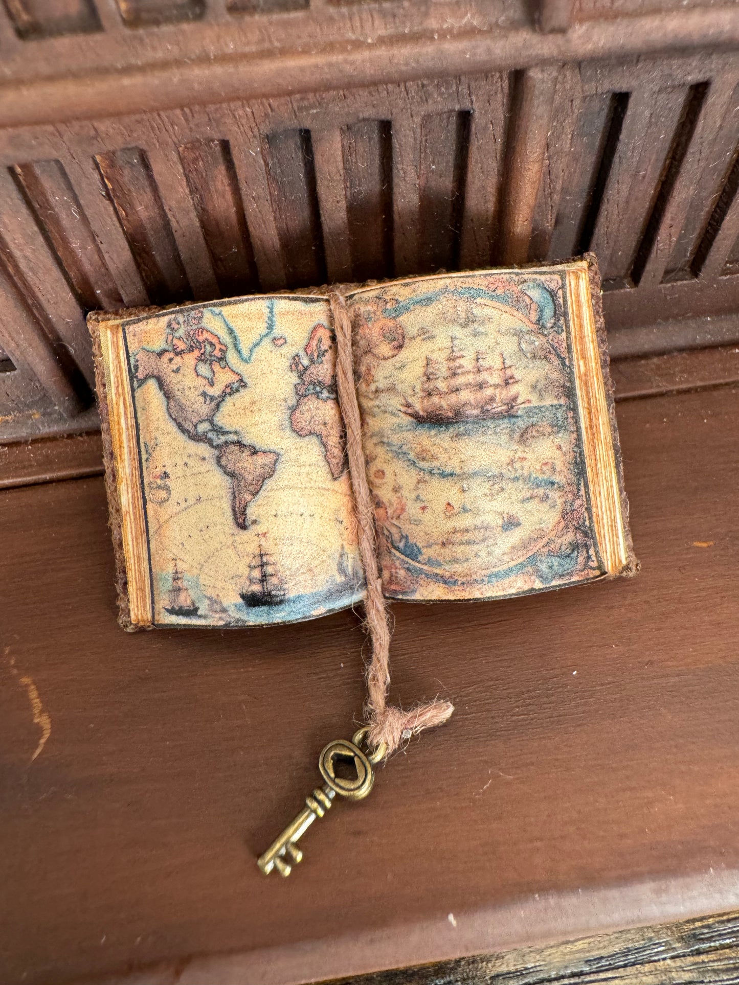 Pirate Ship Sea Map Open Book - 1:12 Scale
