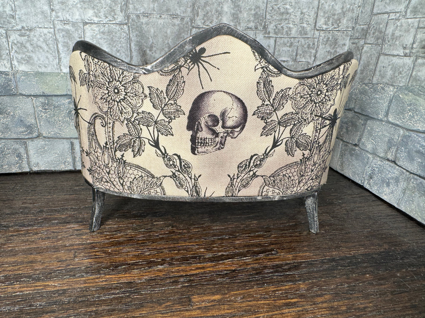 Gothic Spooky Skull and Spider Couch - Dollhouse Miniature 1:12 Scale