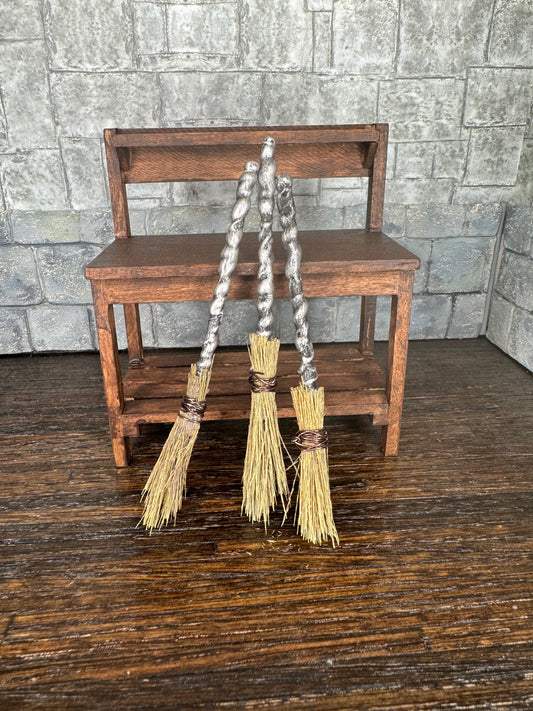 Witch’s Broom - 1:12 Scale